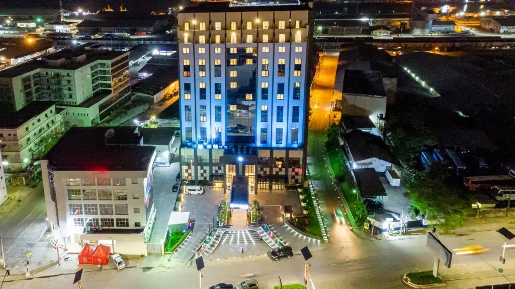 Krystal Palace Douala, hotel in Douala
