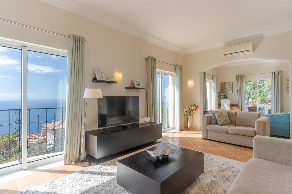 Balancal Apartments and Villas Palheiro Village by Holiday Rental Madeira 전경