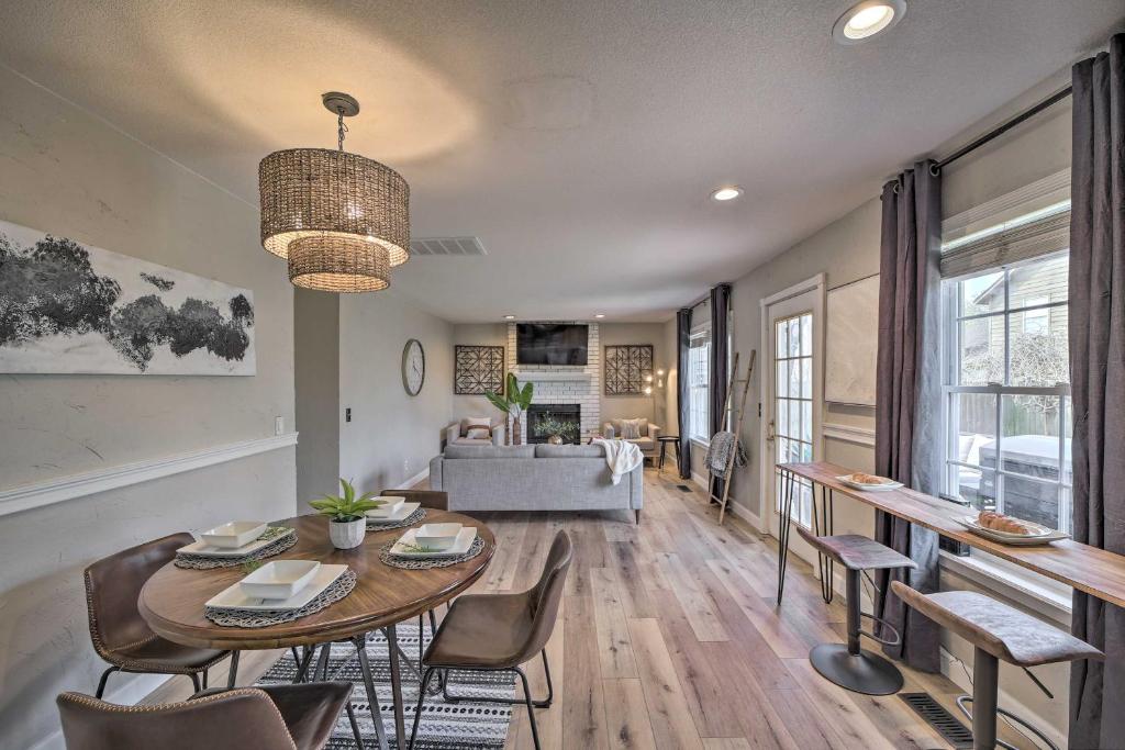 Stylish South Tulsa Home Bring Your Pets!