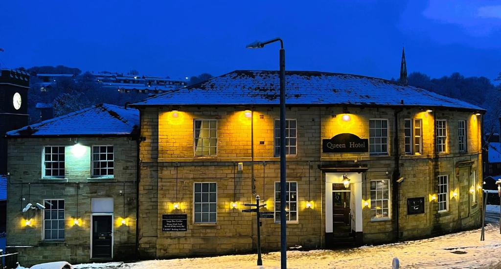 The Queens Hotel — Hotel in Todmorden