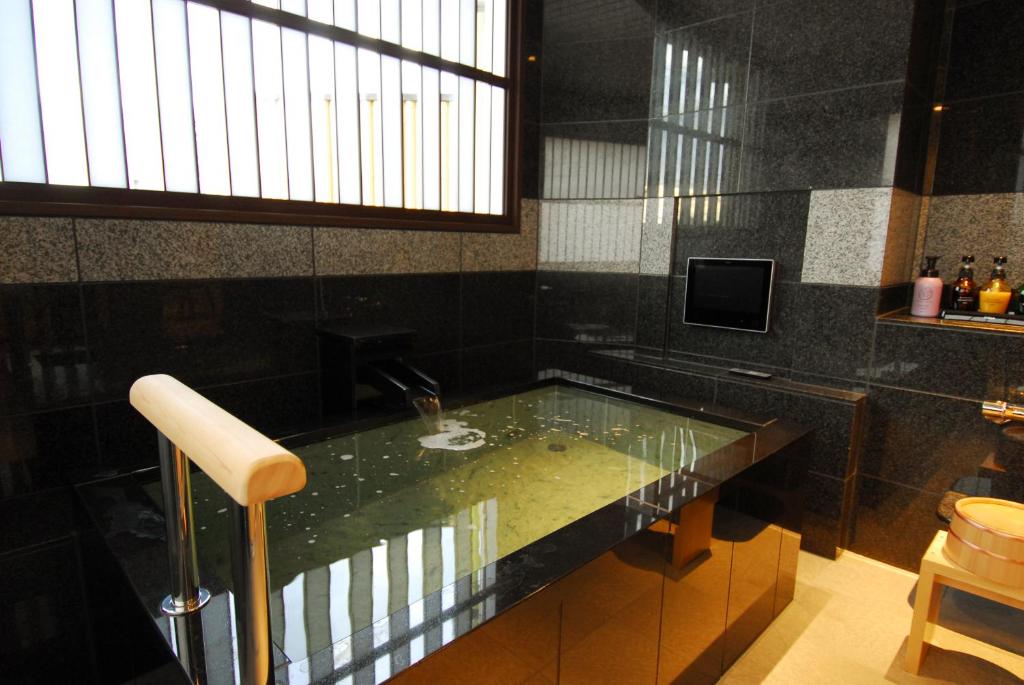 Hot spring bath