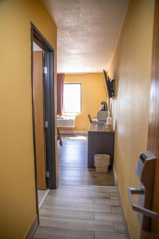 Super 8 By Wyndham Mountain Home photo
