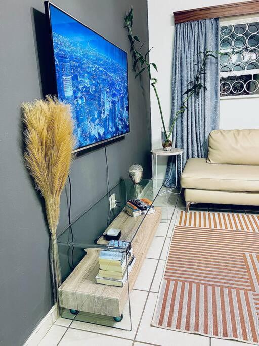 Lovely-1 bedroom rental unit with free parking