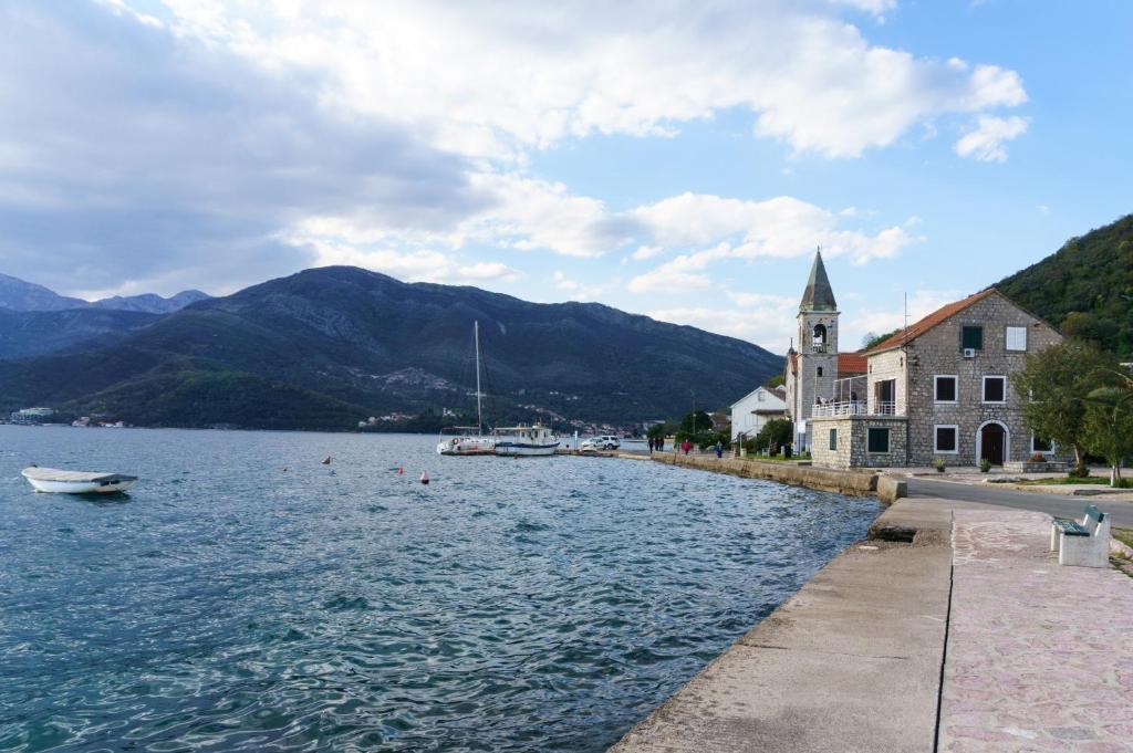 Guest House PERPER — Hotel in Tivat
