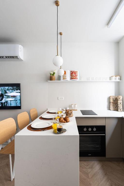 Modern & Chic Studio in the Heart of Tel-Aviv by Sea N' Rent photo