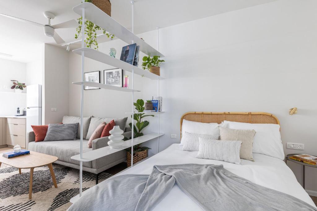 Modern & Chic Studio in the Heart of Tel-Aviv by Sea N' Rent photo