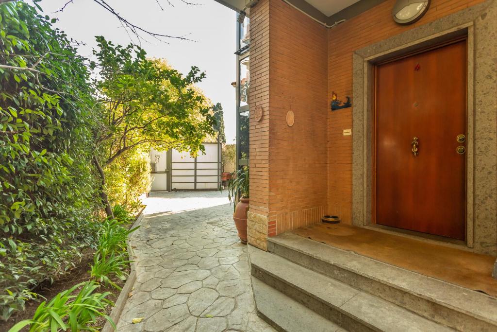 St Peter's Spacious 3 BDR with Private Parking and Garden — Hotel in Rome