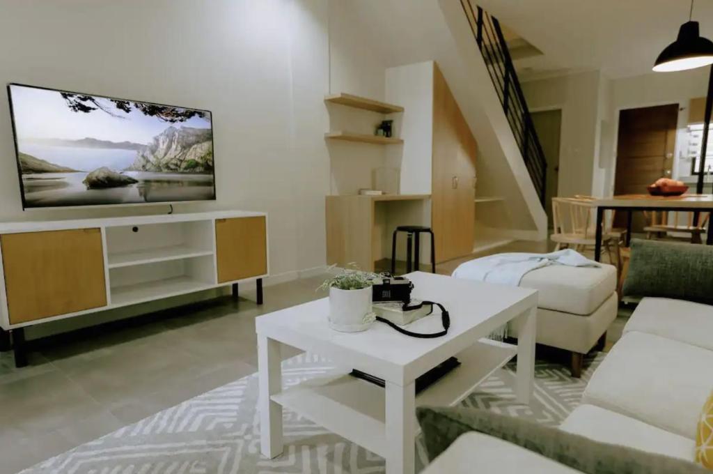 Two Bedroom Residential Home with own parking — Hotel in Angeles / Clark