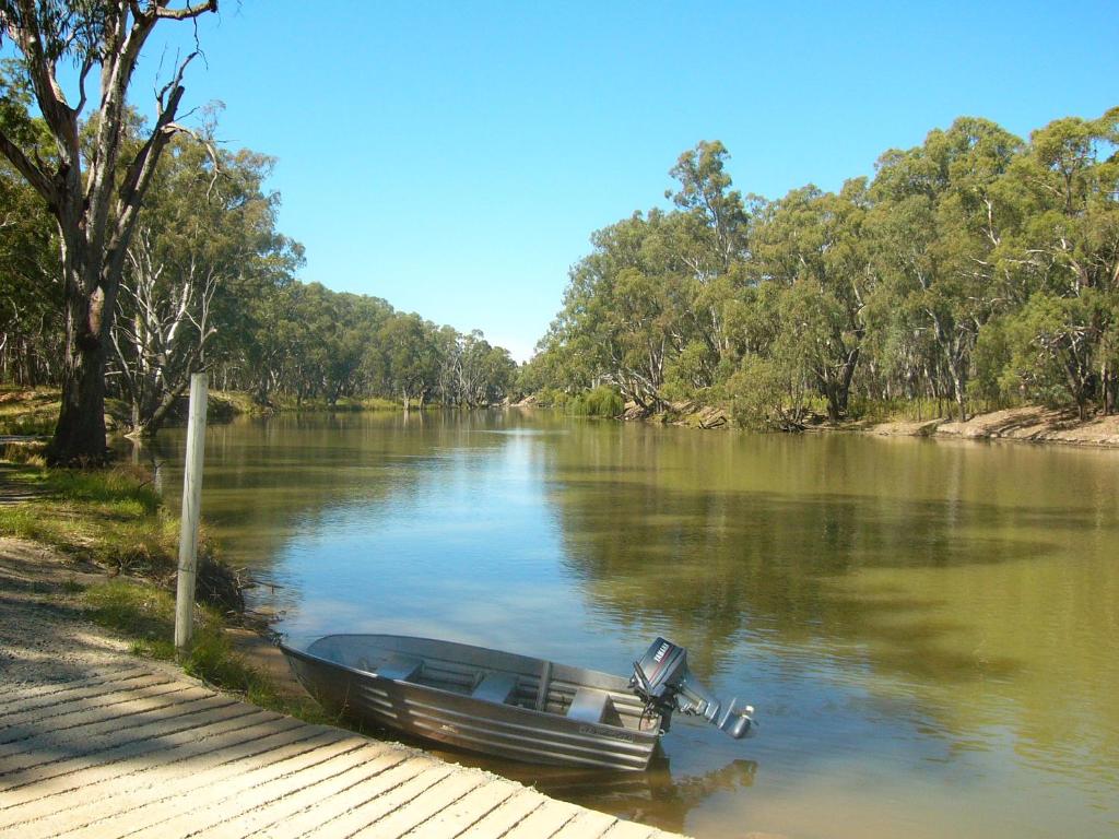 Deniliquin Riverside Caravan Park — Hotel in Deniliquin