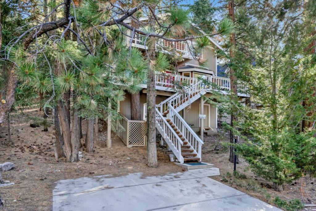 Tree Top Views #2060 by Big Bear Vacations, Big Bear Lake