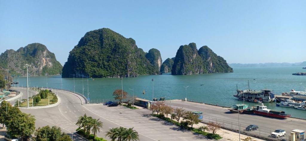 Tropical Villa Halong photo