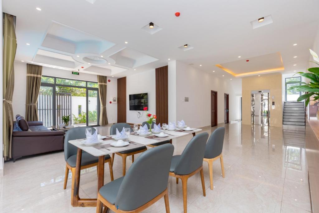 Palm Villa 34 – with 17 bed room, karaoke & bida inside