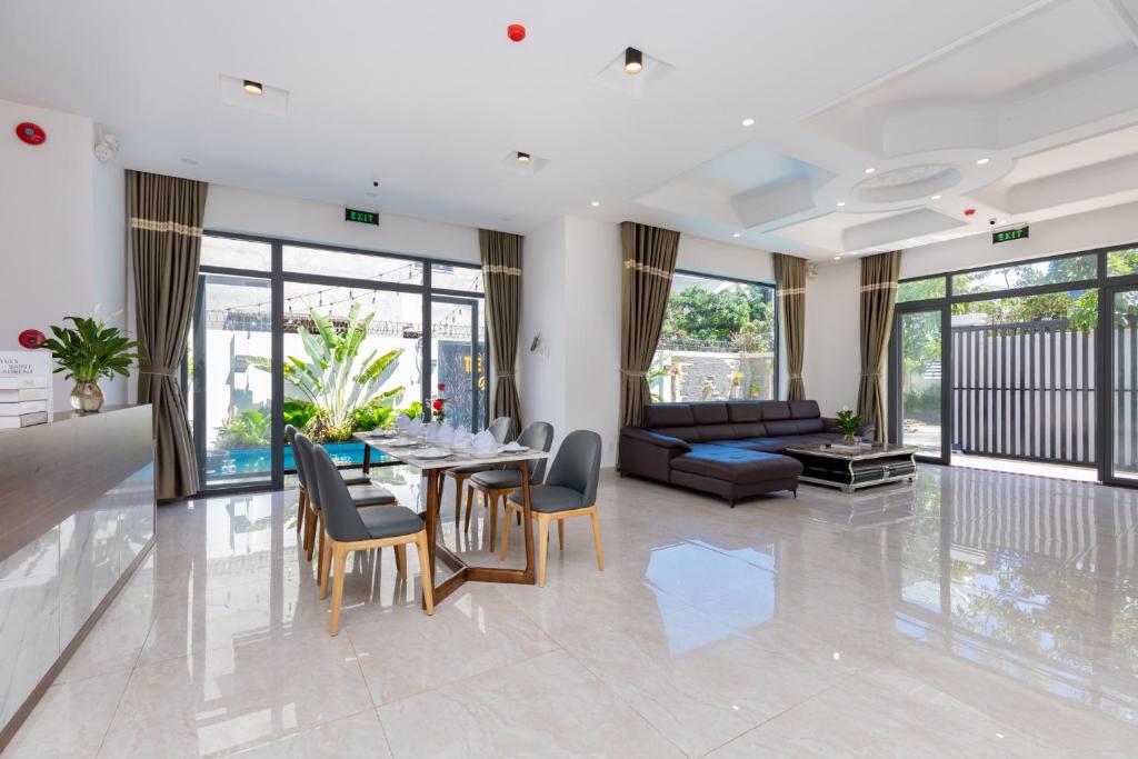 Palm Villa 34 – with 17 bed room, karaoke & bida inside