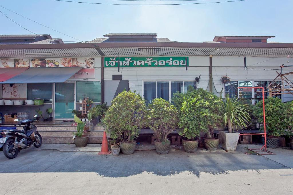 Cozzi by Grand Airport Resort