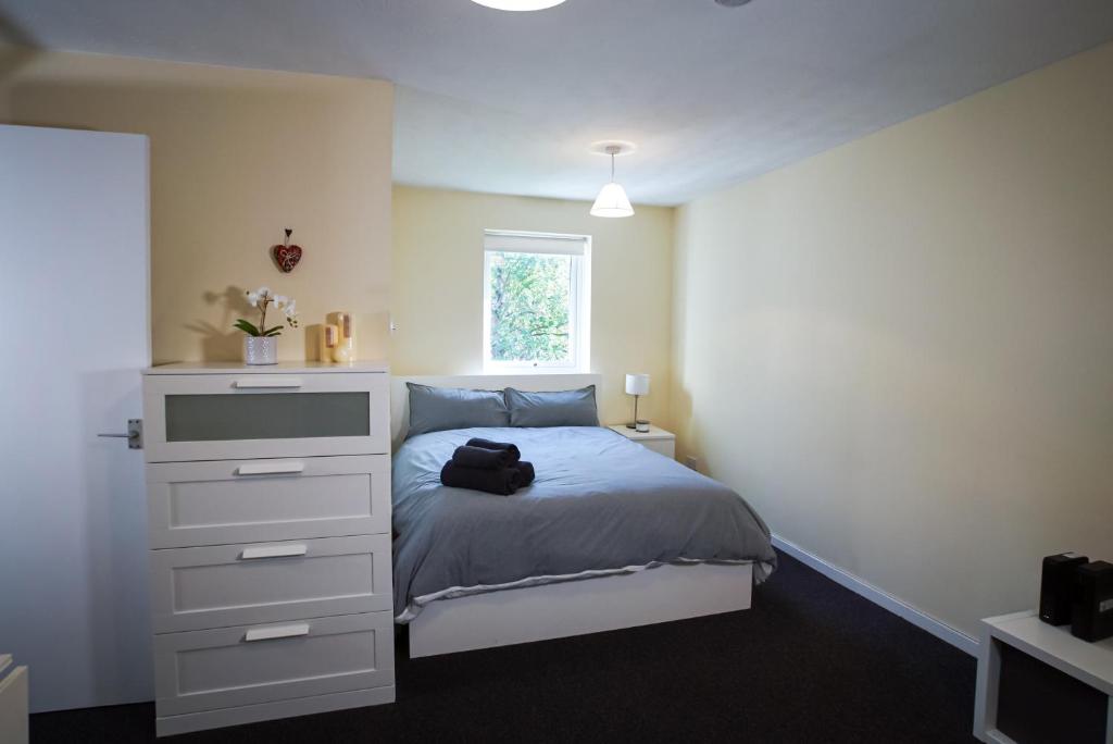 Central studio in quiet area in Newbury, self check-in, Newbury