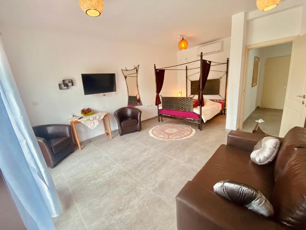 צלילי הפקאן Pecans Sounds, Bejt Hilel