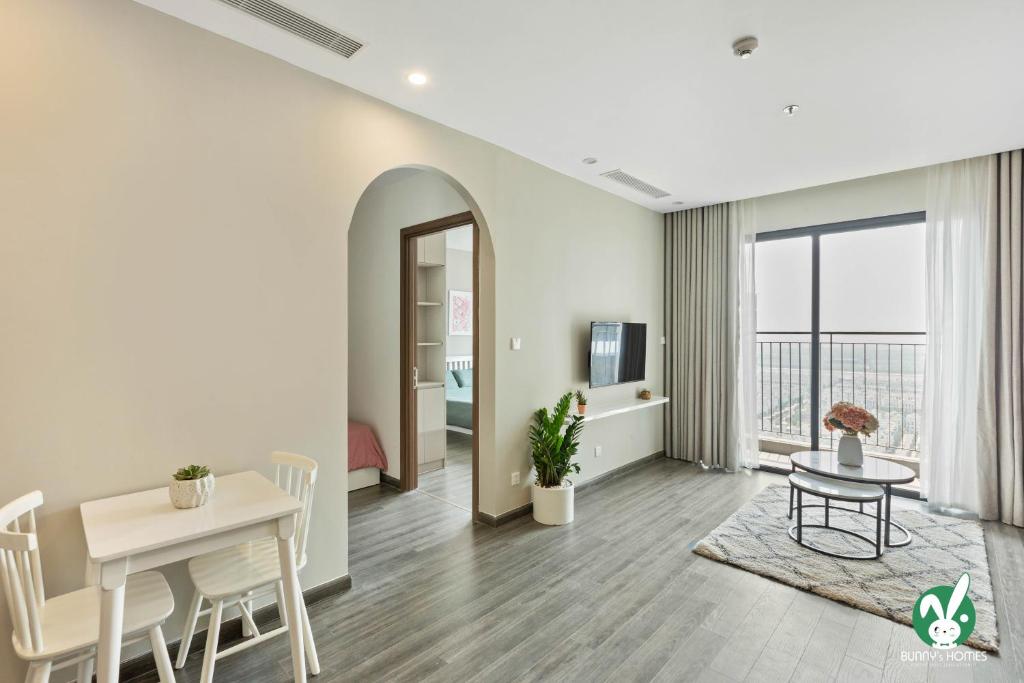 Shared lounge/TV area