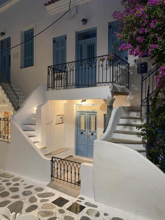 BIANCO BLUE, Tinos