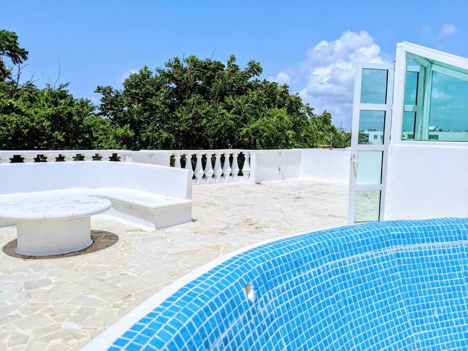 9br 6ba Large groups! Best location in town Walk to beach, 5th ave Cozumel ferry, shopping, nightlife! Roof plunge pool!! Castillo Playacar Fase 1 25max - 3