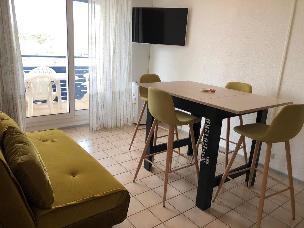 Appartement Climatisé avec Piscine & Mer Bleu Marine - 4