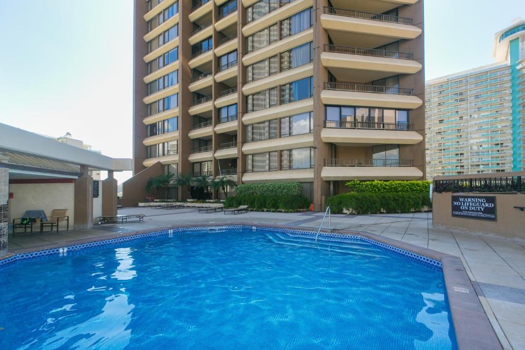 Spacious Condos with Private Balcony at Discovery Bay - Free Wifi, Near Beaches!, Honolulu
