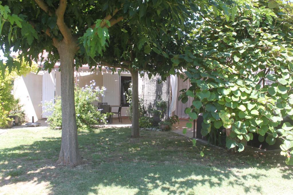 LS1-400 Jolie maison individuelle avec piscine privée – 8 personnes à Fontvieille dans les Alpilles