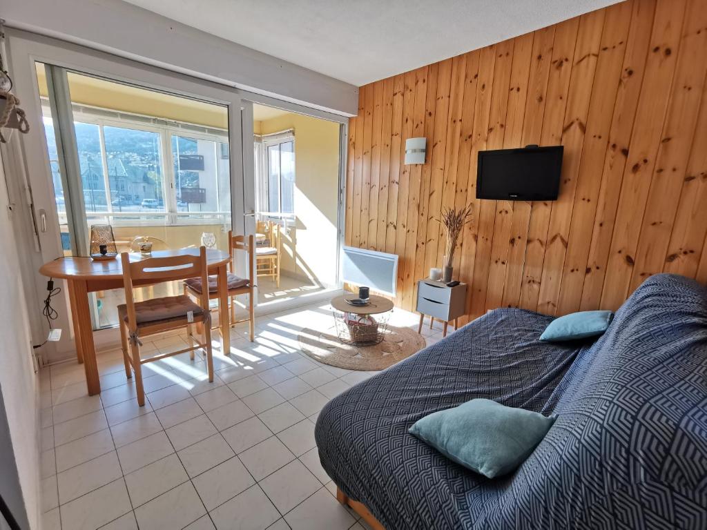 Appartement T2 en résidence, centre ville d'Embrun - 2