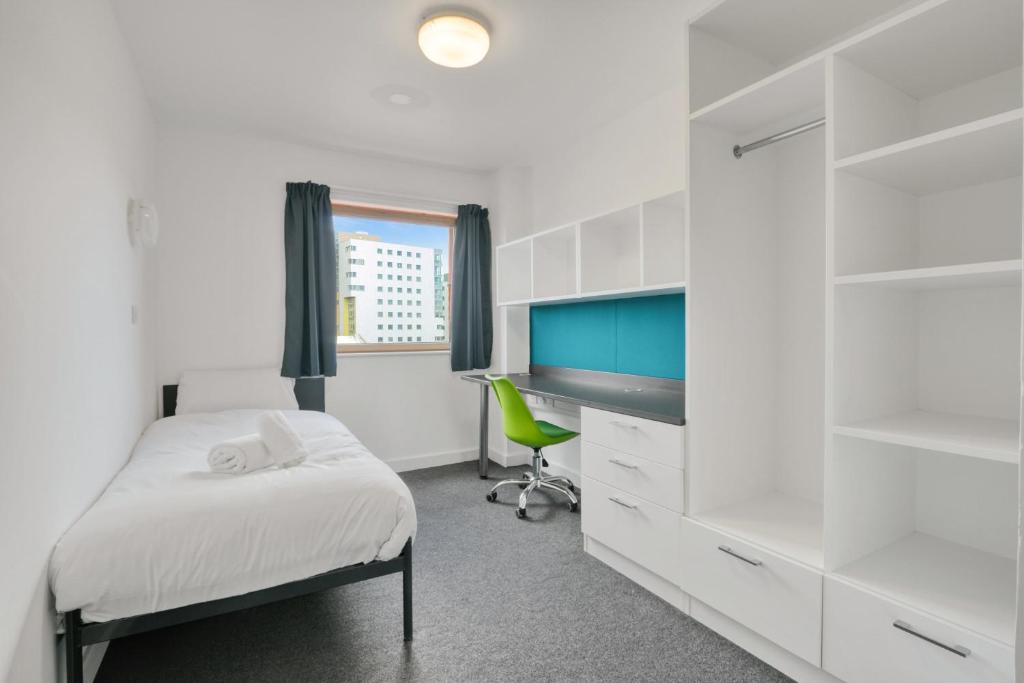 Bright single room next to city centre! — Hotel in Luton