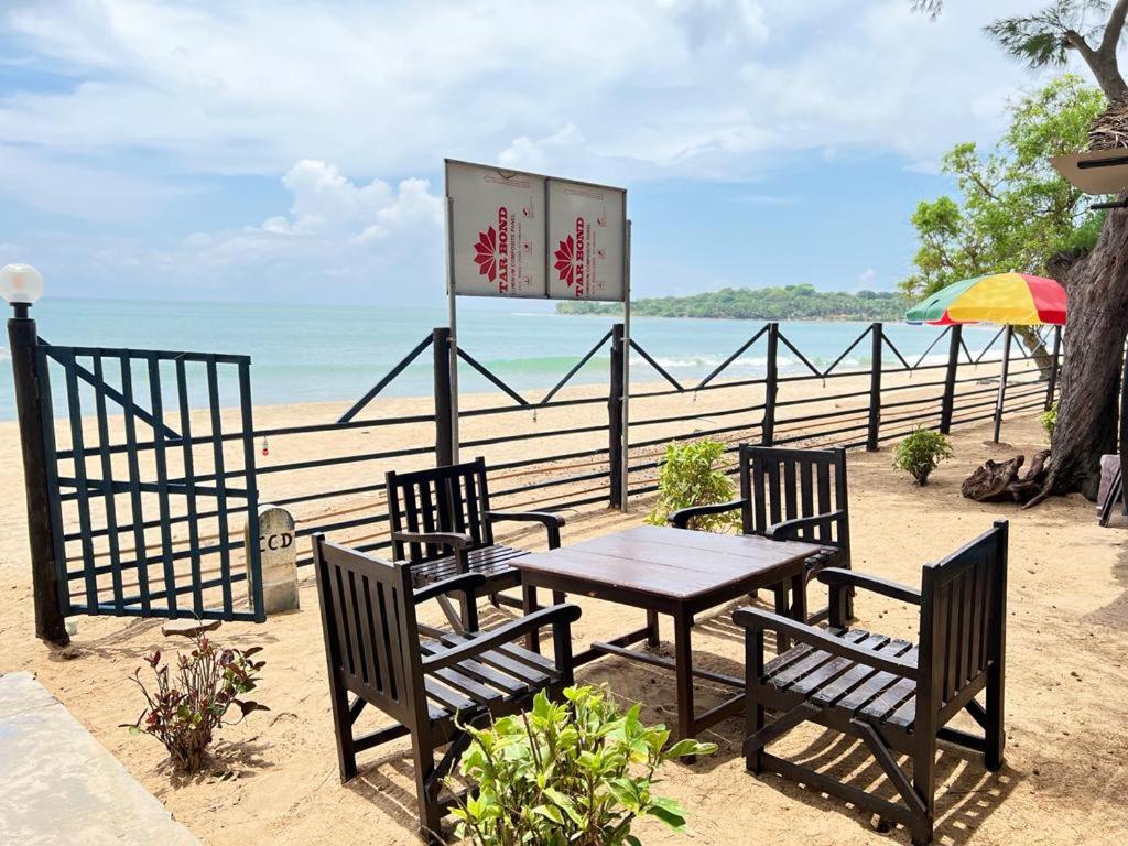 Tsunami Beach Hotel photo