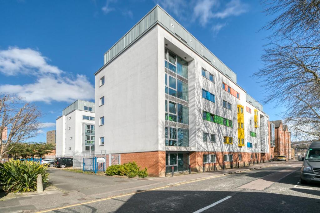 Bright studio next to the city centre! photo