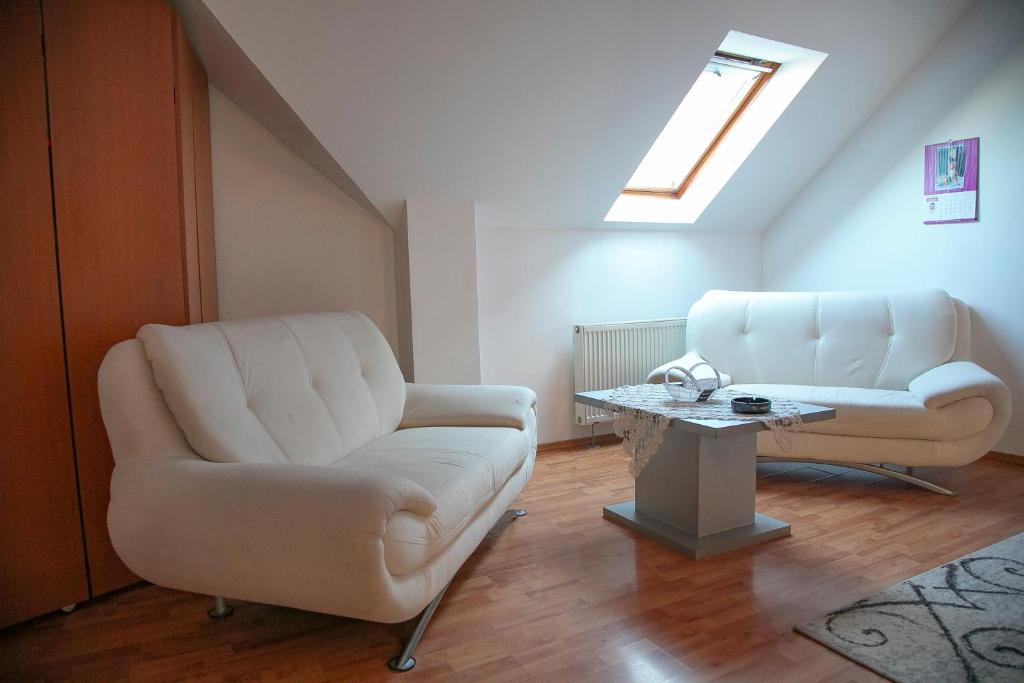 XXL-House — Hotel in Targu Mures