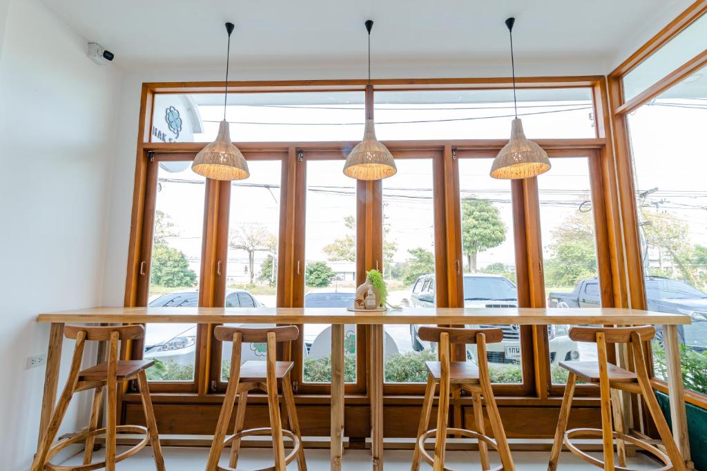 Shared lounge/TV area