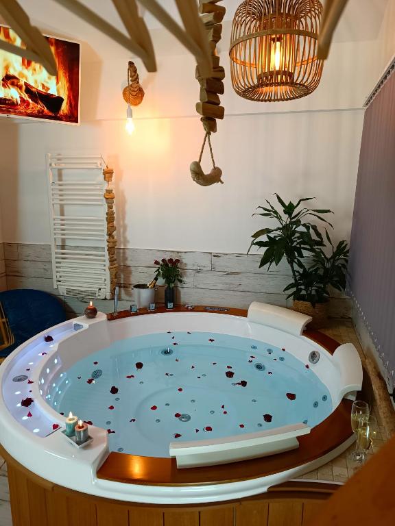 Le Maréchal Duplex - Appartement avec Jacuzzi - CAEN hyper Centre, Caen