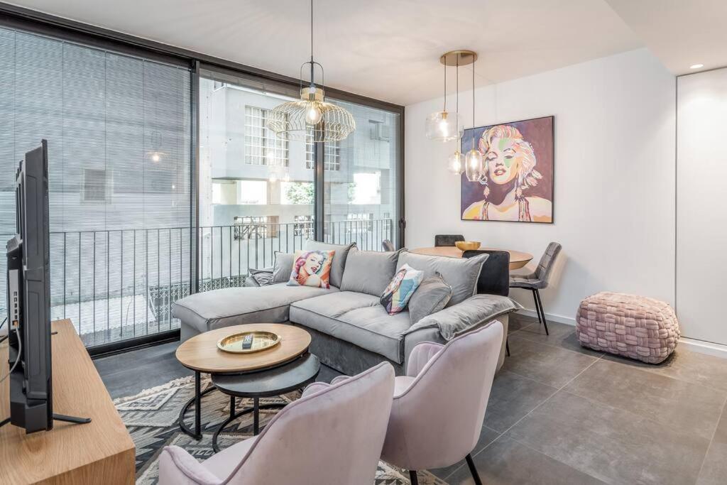 Modern and Design 1 BD apt close to the beach, Tel Aviv