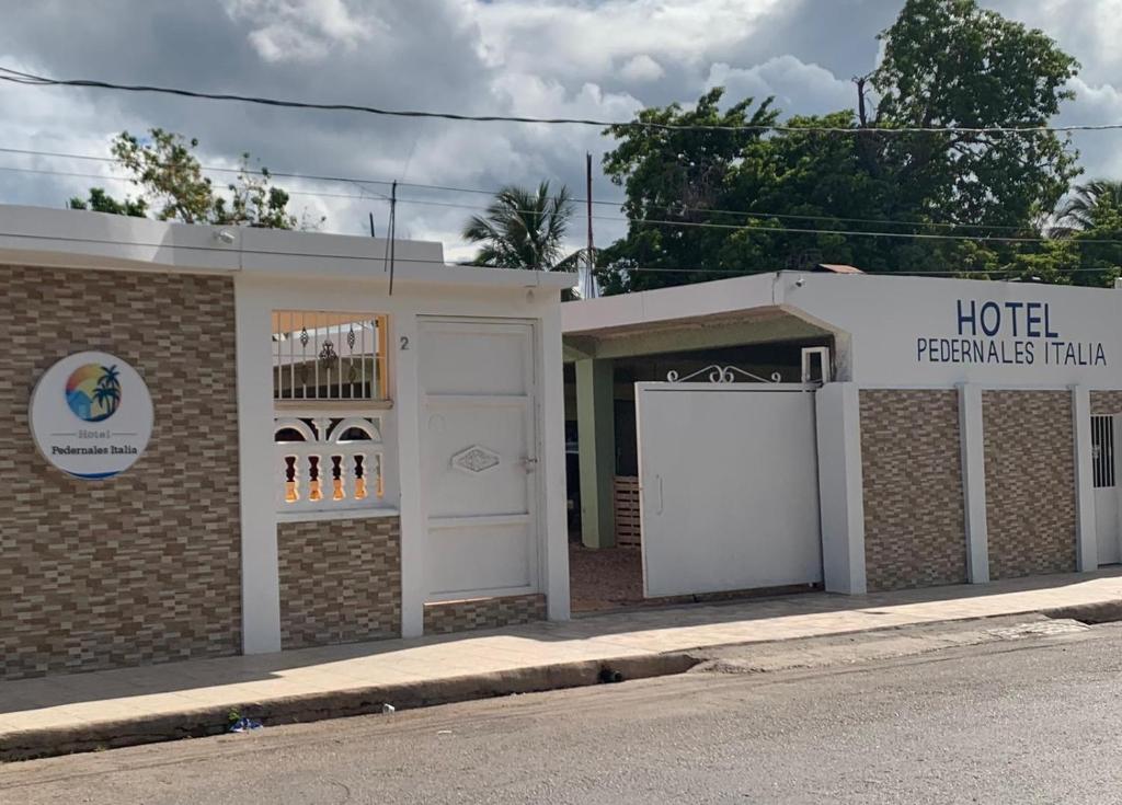 Hotel Pedernales Italia Republica Dominicana — Hotel in Pedernales