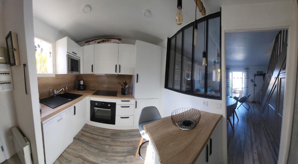 VILLA AUX CAPELLANS SUR LA MARINA POUR 4 PERSONNES - vue Marina - Parking - plage à 5 min à pied - 5