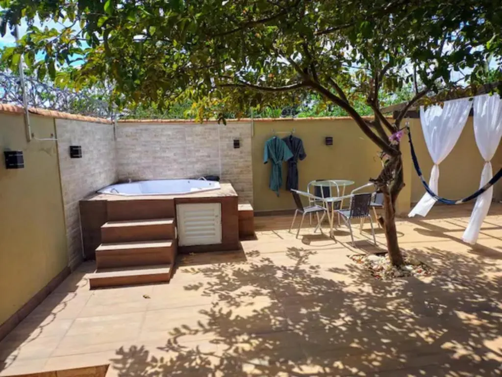CASA COM SPA DE HIDRO, AQUECEDOR E CROMOTERAPIA A 1,0 kM DO CENTRO，位于沙帕达-杜斯吉马朗伊斯的酒店