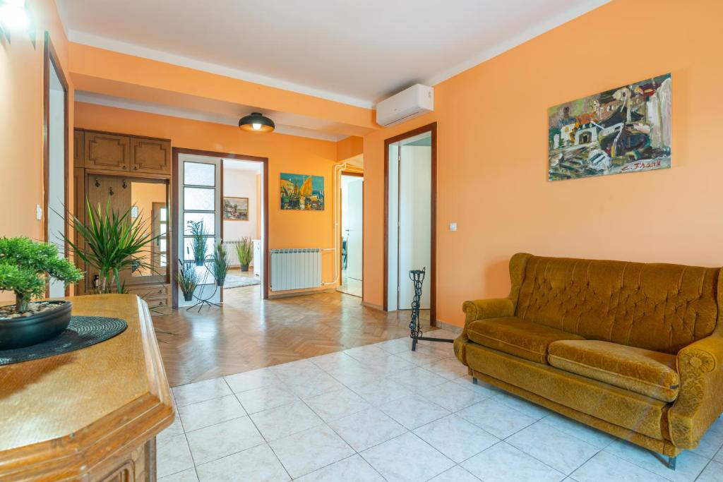 Apartments Virna — Hotel in Opatija