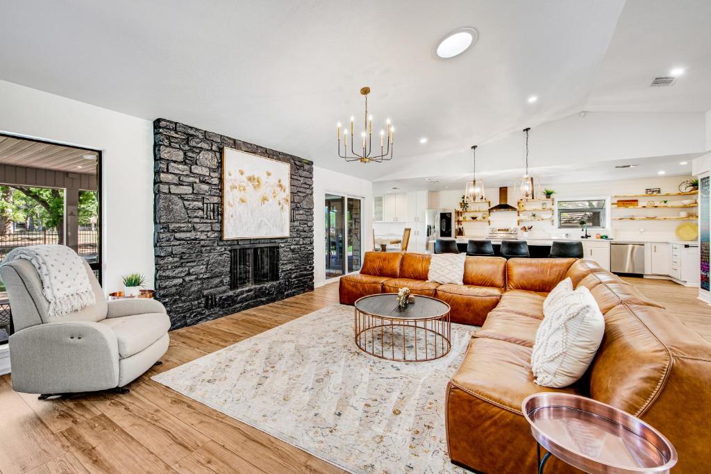 Style & Shade, Horseshoe Bay