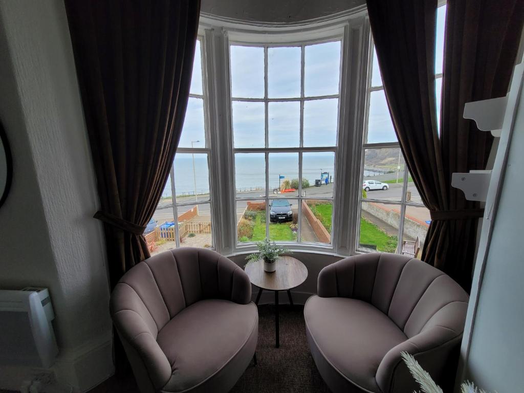 Sea View flat 2 with Fast WiFi and FREE parking, Scarborough