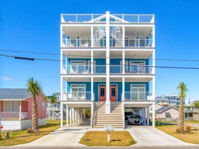 Sunnyside - Ocean and Inlet views, steps to beach access, plus parking for 4! townhouse, Carolina Beach