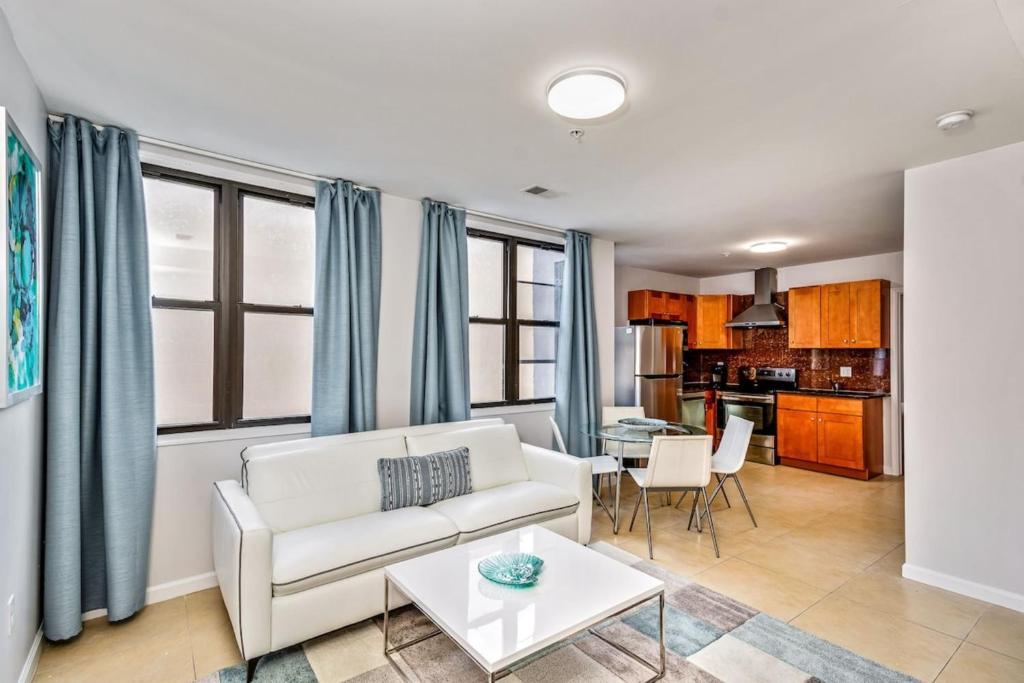 Bright stylish &amp;great location 2bd Apartment — Hotel in Philadelphia (PA)