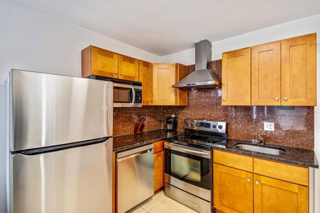 Bright stylish &great location 2bd Apartment photo