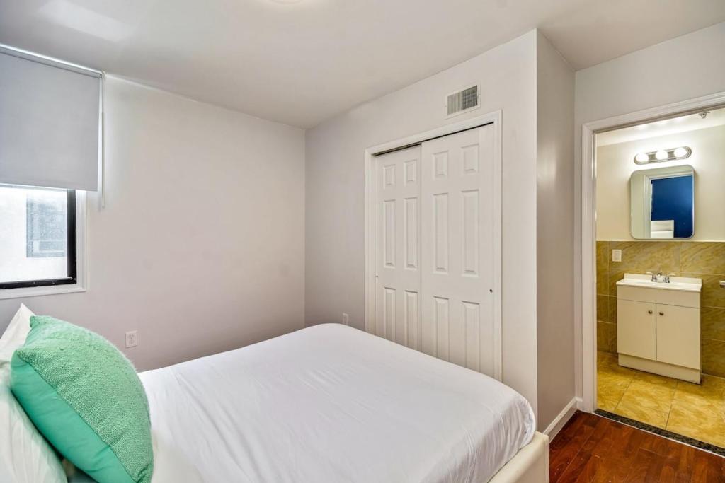 Bright stylish &great location 2bd Apartment photo