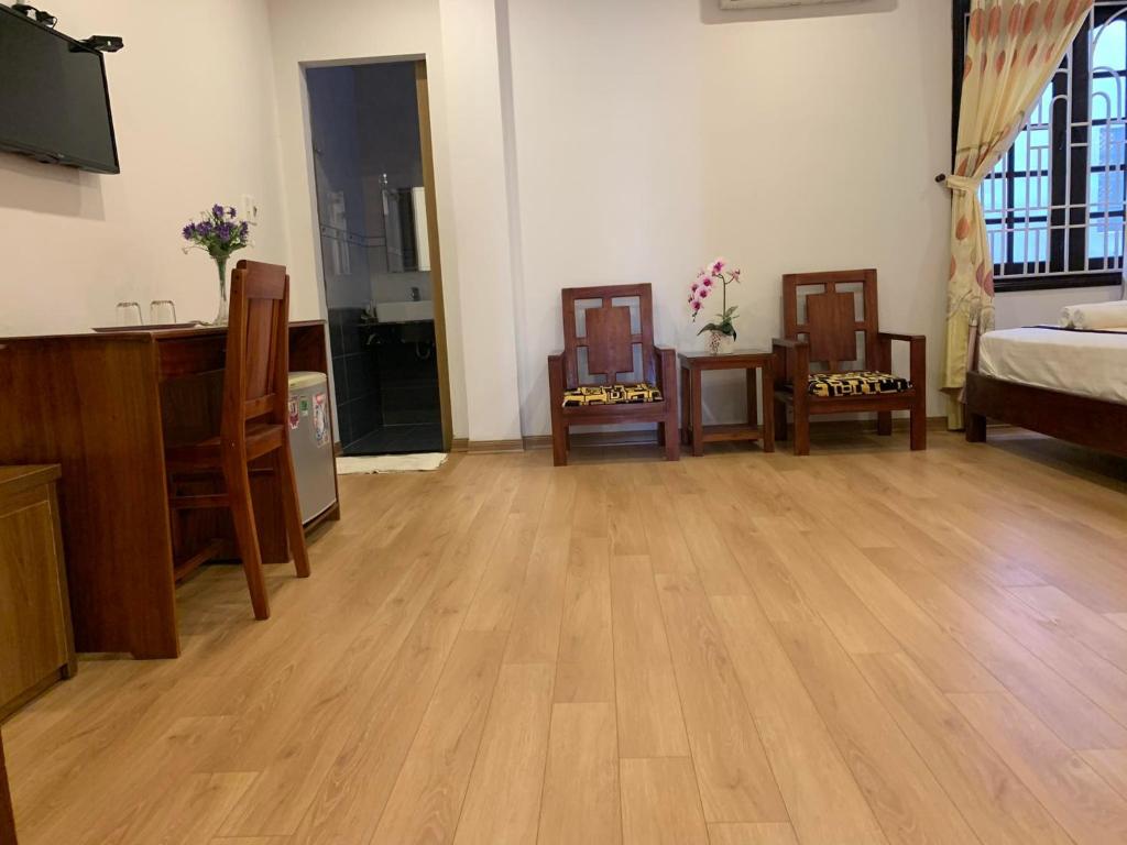 Shared lounge/TV area