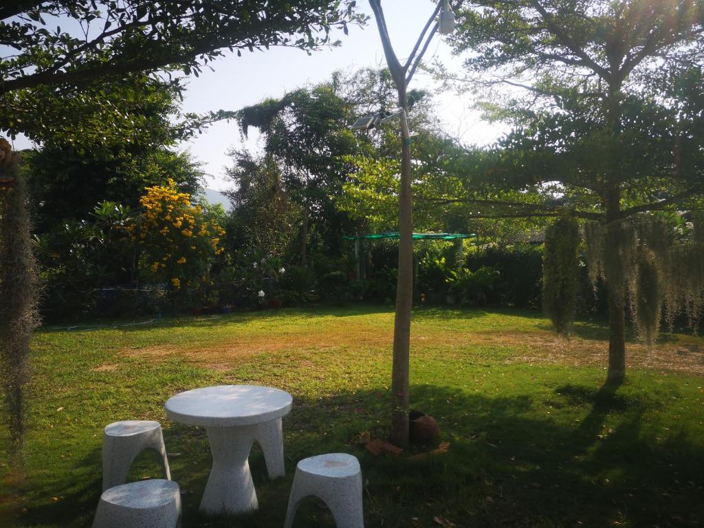บ้านในสวนรีสอร์ทBannnaisuan Resort photo
