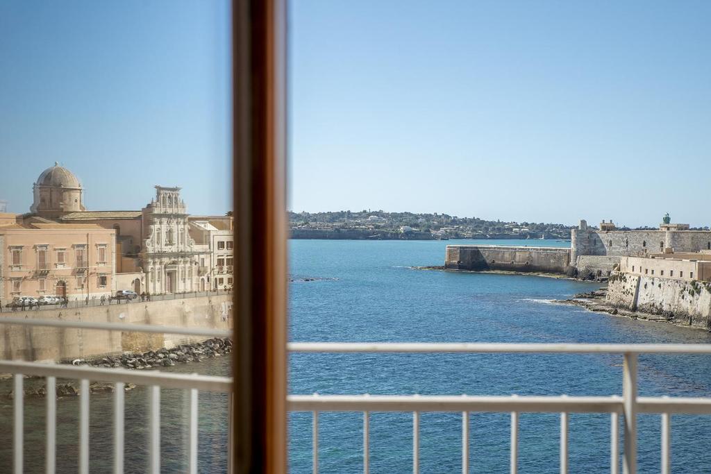 Ortigia Seafront Apartment by Wonderful Italy, Syrakusy