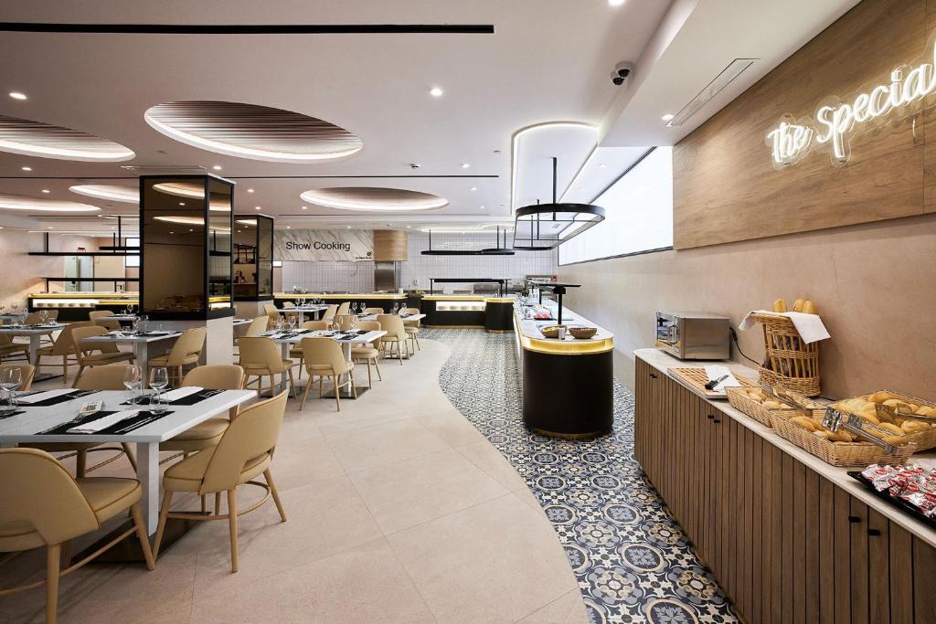 Hotel Gold Arcos 4 Sup - Modern Luxury Experience — Restaurant & bars in Benidorm, Valencian Community