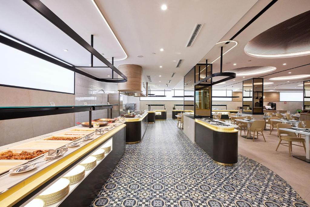 Hotel Gold Arcos 4 Sup - Modern Luxury Experience — Restaurant & bars in Benidorm, Valencian Community