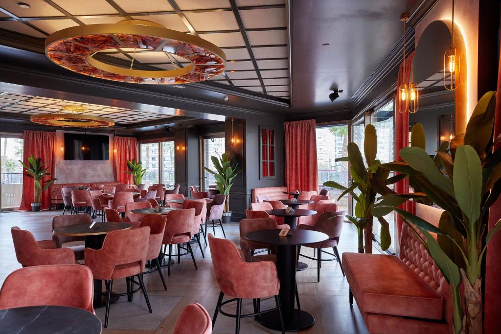Hotel Gold Arcos 4 Sup - Modern Luxury Experience — Restaurant & bars in Benidorm, Valencian Community